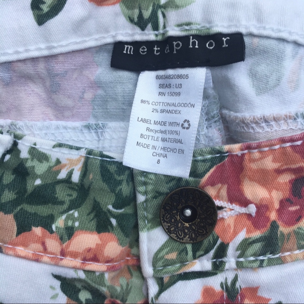 Metaphor | Floral Capris - Picture 3 of 7